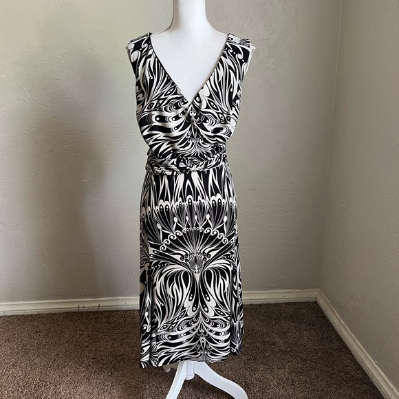 Taylor Sleeveless V Neck Twisted Waist Dress Plus Size 22W Black White - Picture 12 of 15